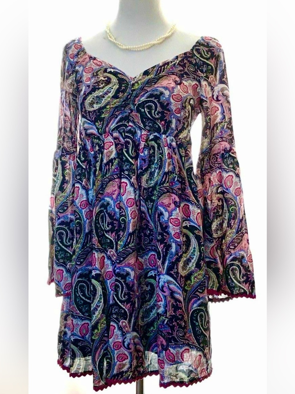 Romeo & Juliet Couture Navy and Pink Paisley V-Neck Tunic